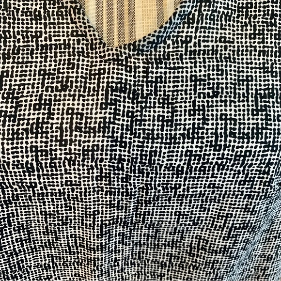 NEW Philosophy Sleeveless Top Medium Black White Pattern Solid Black Back Panel - Picture 5 of 15